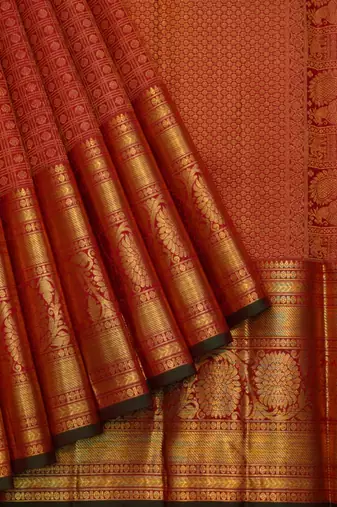 Red kanchipuram saree