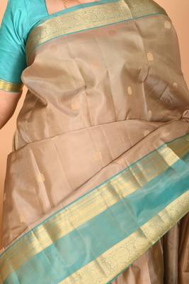 Oatmeal white and dual tone blue retta patta border pure kanchi silk saree 2