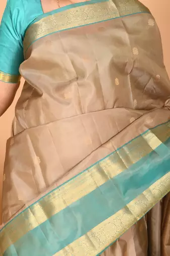 Oatmeal white and dual tone blue retta patta border kanchi silk saree with blouse