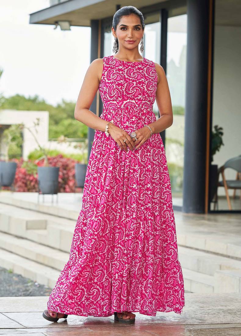 Women pink paisley printed sleeveless round neck maxi dress