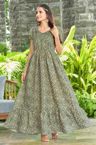 Women green floral printed flared maxi dress