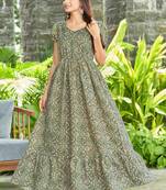 Women green floral printed flared maxi dress