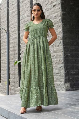 Women green floral printed flared maxi dress