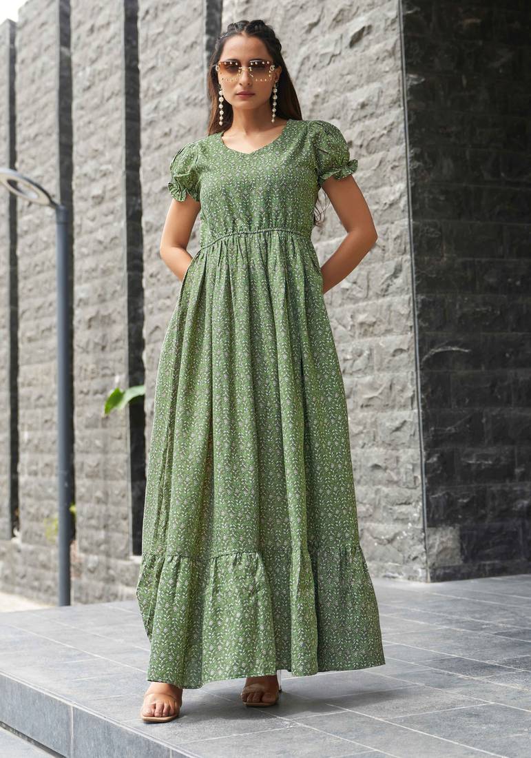Women green floral printed flared maxi dress