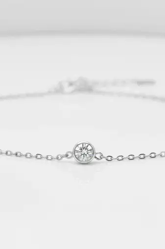 Radiant solitaire bracelet