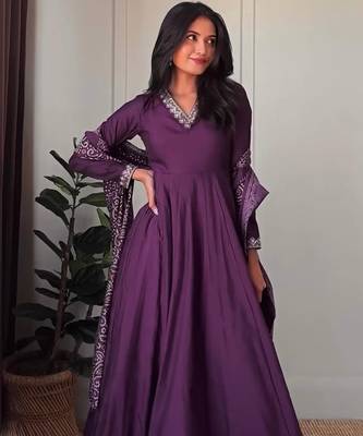 Purple silk blend v-neck anarkali set 2