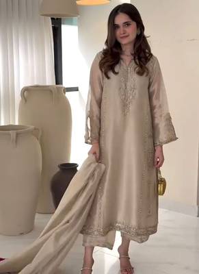 Gold tissue silk kurta set with maroon dupatta 3