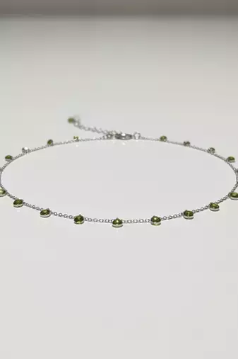 Verdant orbit necklace