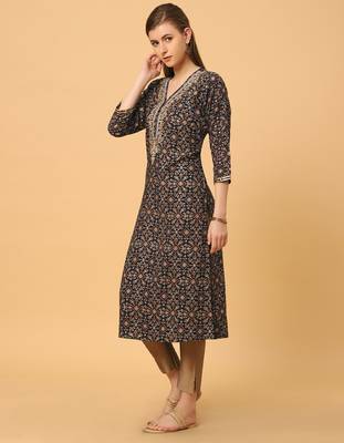 black viscose three quarter sleeves long kurta 3