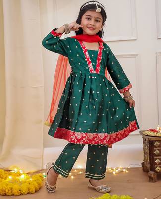 Green woven taffeta anarkali-pant with dupatta set for girls 1