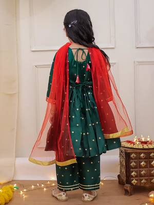 Green woven taffeta anarkali-pant with dupatta set for girls 2