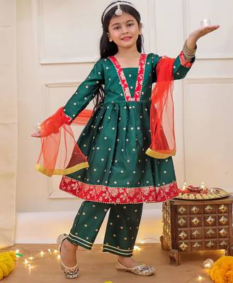 Green woven taffeta anarkali-pant with dupatta set for girls 3