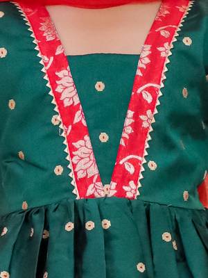 Green woven taffeta anarkali-pant with dupatta set for girls 4