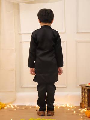 Black embroidered silk blend kurta pyjama set for boy 2