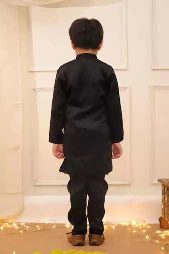 Black embroidered silk blend kurta pyjama set for boy
