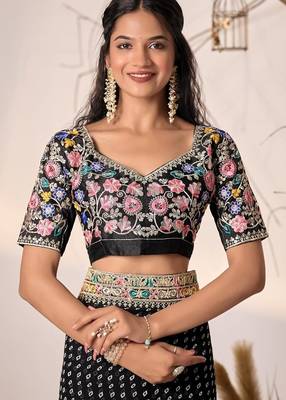 Black embriodered lace georgette bollywood saree with blouse piece. 4