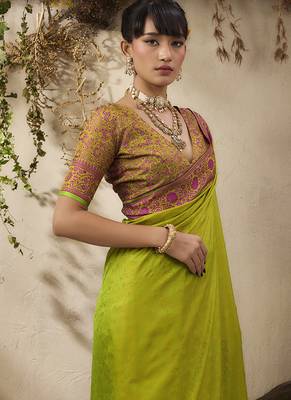 parrot green woven kanjivaram art silk blend saree 4