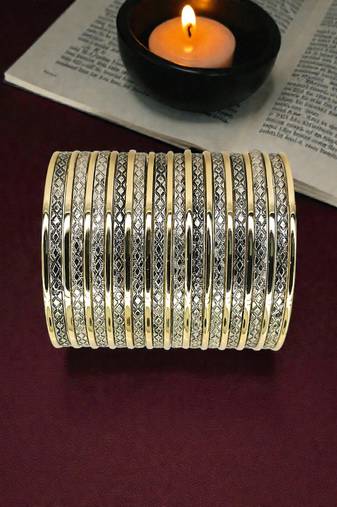 Two toned set of 25 lattice pattern bangle set