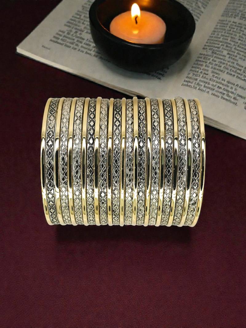 Two toned set of 25 lattice pattern bangle set