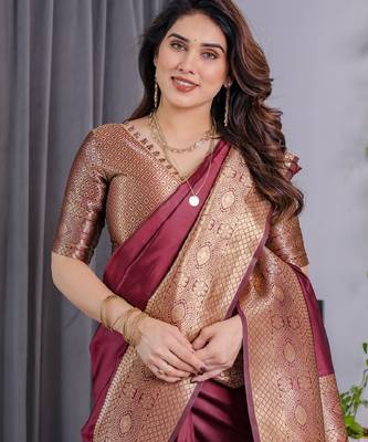 maroon silk blend banarasi saree with unstitched blouse piece 5