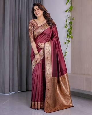 maroon silk blend banarasi saree with unstitched blouse piece 3