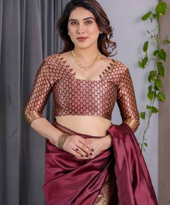 maroon silk blend banarasi saree with unstitched blouse piece 5
