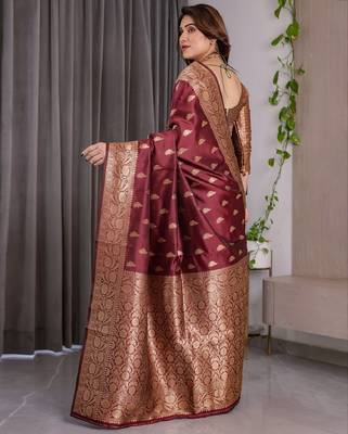 maroon silk blend banarasi saree with unstitched blouse piece 3