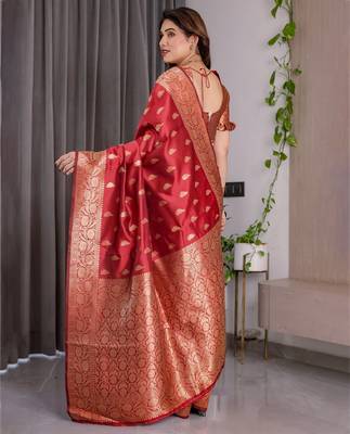 red silk blend banarasi saree with unstitched blouse piece 3