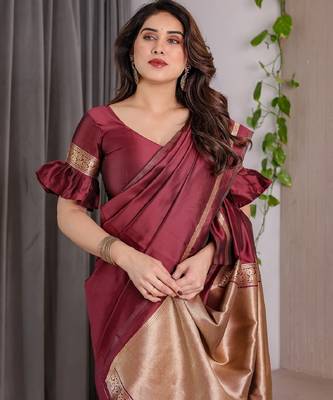 maroon silk blend banarasi saree with unstitched blouse piece 5