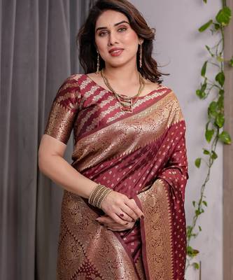 maroon silk blend banarasi saree with unstitched blouse piece 5