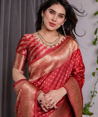 red silk blend banarasi saree with unstitched blouse piece 5