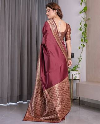 maroon silk blend banarasi saree with unstitched blouse piece 3