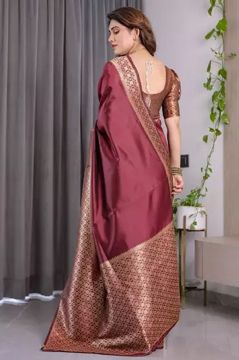 maroon silk blend banarasi saree with unstitched blouse piece
