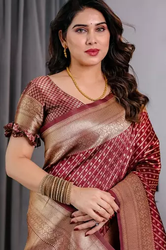 maroon silk blend banarasi saree with unstitched blouse piece