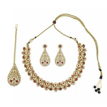 Gold plated traditional floral necklace set with earrings & maangtikka for women 3
