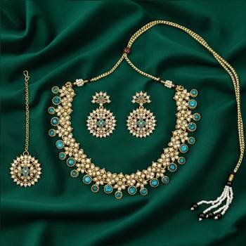 Gold plated traditional kundan-style necklace set with earrings & maangtikka 2