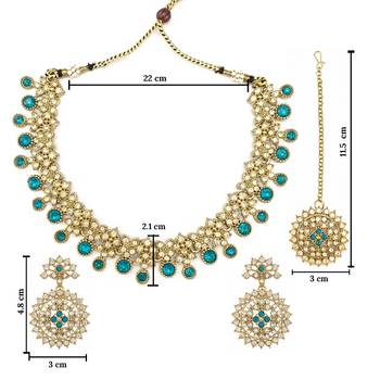 Gold plated traditional kundan-style necklace set with earrings & maangtikka 5