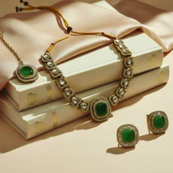Gold plated traditional kundan-style necklace set with earrings & maangtikka 2