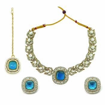 Gold plated traditional kundan-style necklace set with earrings & maangtikka 3