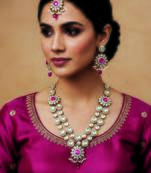 Gold plated traditional bridal kundan-style necklace set with earrings & maangtikka
