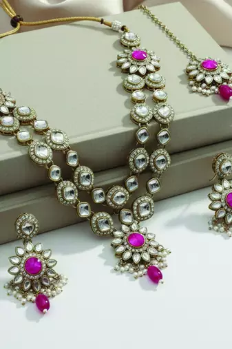 Gold plated traditional bridal kundan-style necklace set with earrings & maangtikka