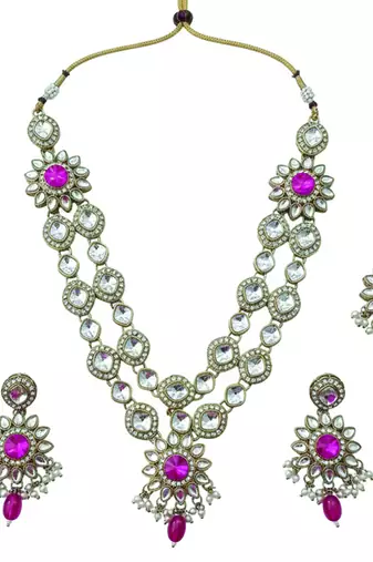 Gold plated traditional bridal kundan-style necklace set with earrings & maangtikka