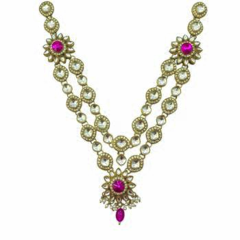 Gold plated traditional bridal kundan-style necklace set with earrings & maangtikka 4