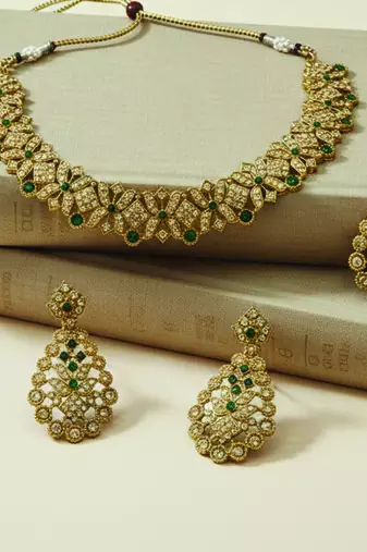Gold plated traditional bridal kundan-style necklace set with earrings & maangtikka