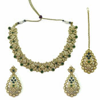 Gold plated traditional bridal kundan-style necklace set with earrings & maangtikka 3