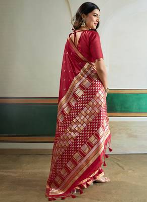 red silk blend weaving handloom festival wear saree 3