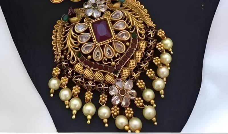 Antique finish temple jewelry set traditional south indian gold plated necklace and earrings with pearl drops