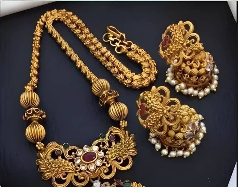 Antique finish temple jewelry set traditional south indian gold plated necklace and earrings with pearl drops