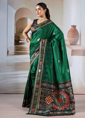 Green patola handloom weaving silk Blend saree 4