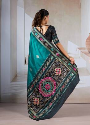 Teal patola handloom weaving silk Blend saree 4